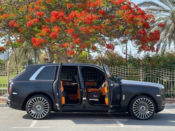 Rolls Royce Cullinan (1).webp