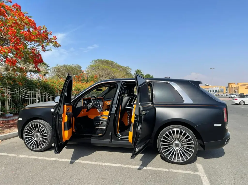 Rolls Royce Cullinan (2).webp